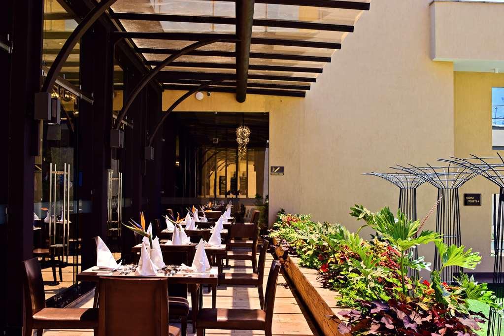 Doubletree By Hilton Nairobi Otel Restoran fotoğraf