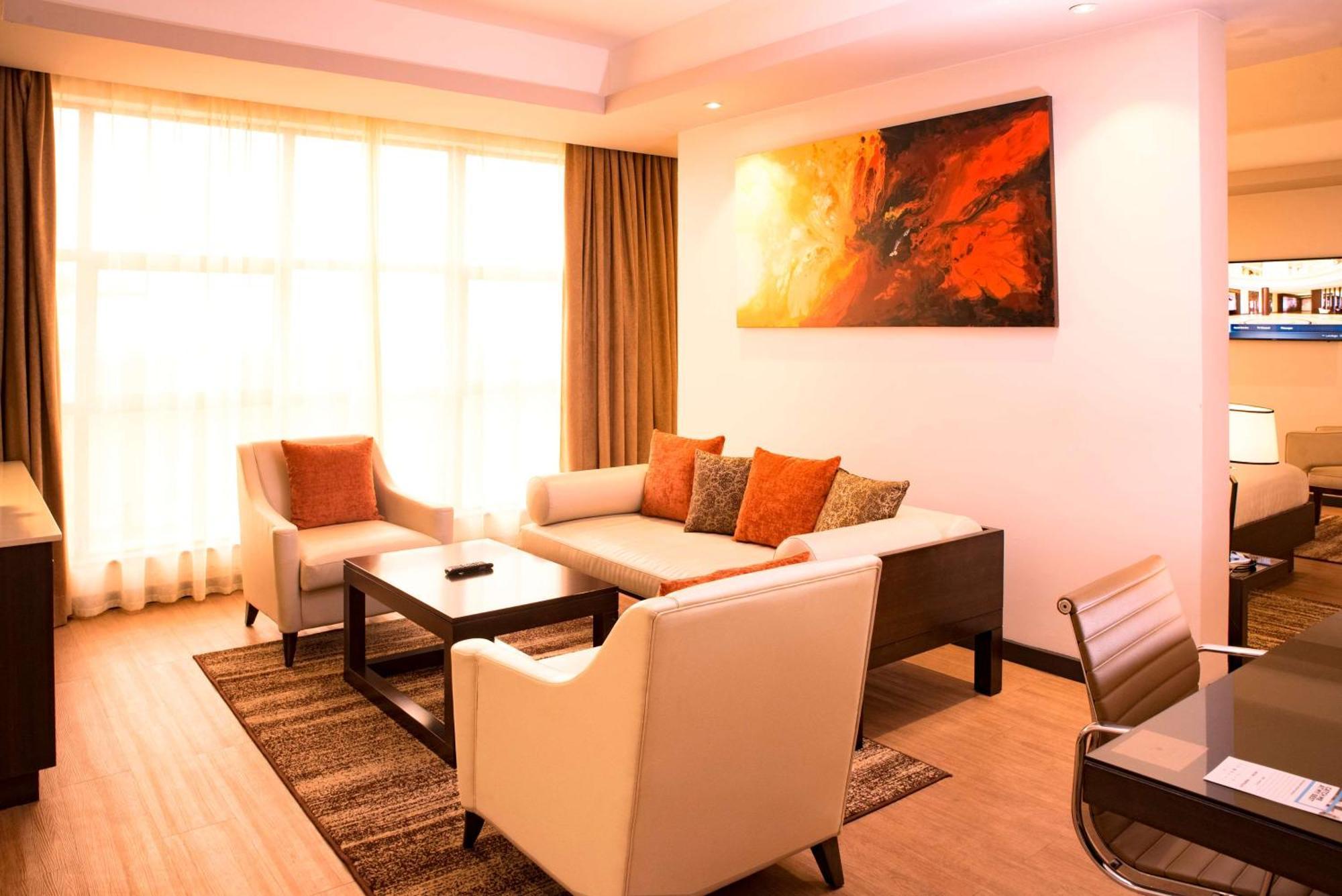 Doubletree By Hilton Nairobi Otel Dış mekan fotoğraf